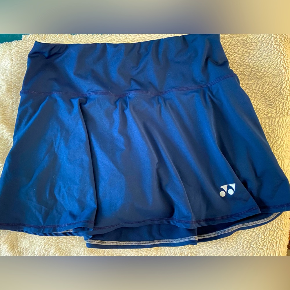 Yonex skort/tennis skirt. Size medium. Very good condition. Navy blue color.